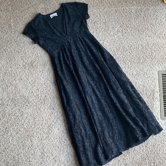 Urban Outfitters Dresses & Skirts - Urban outfitters lace midi dress